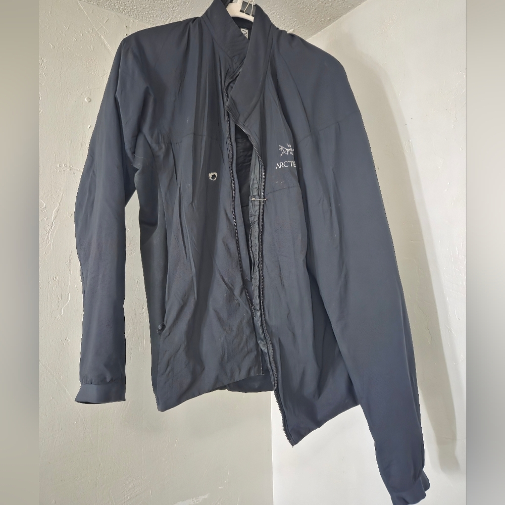 Arc'teryx Men's Dark Gray Windbreaker